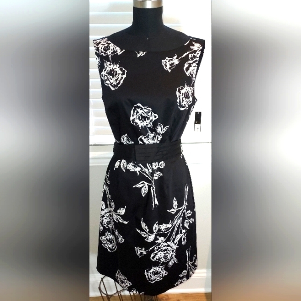 Tahari Ben Black with Large White Floral Print Dress w/ Belt NWT